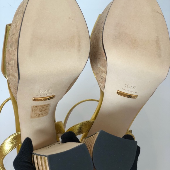 ❌SOLD❌Authentic Gucci metallic Platform Sandals - Picture 3 of 6